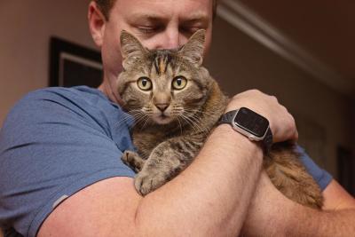 Man holding wide-eyed cat.